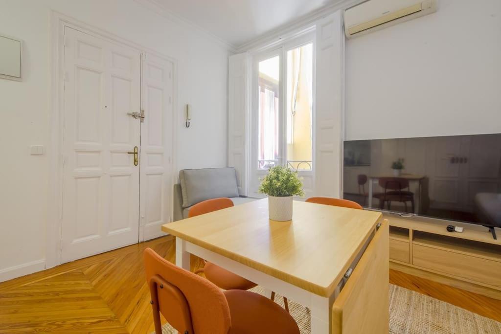 Petite E Chic Loft Para 3 En El Corazon De Madrid Esterno foto