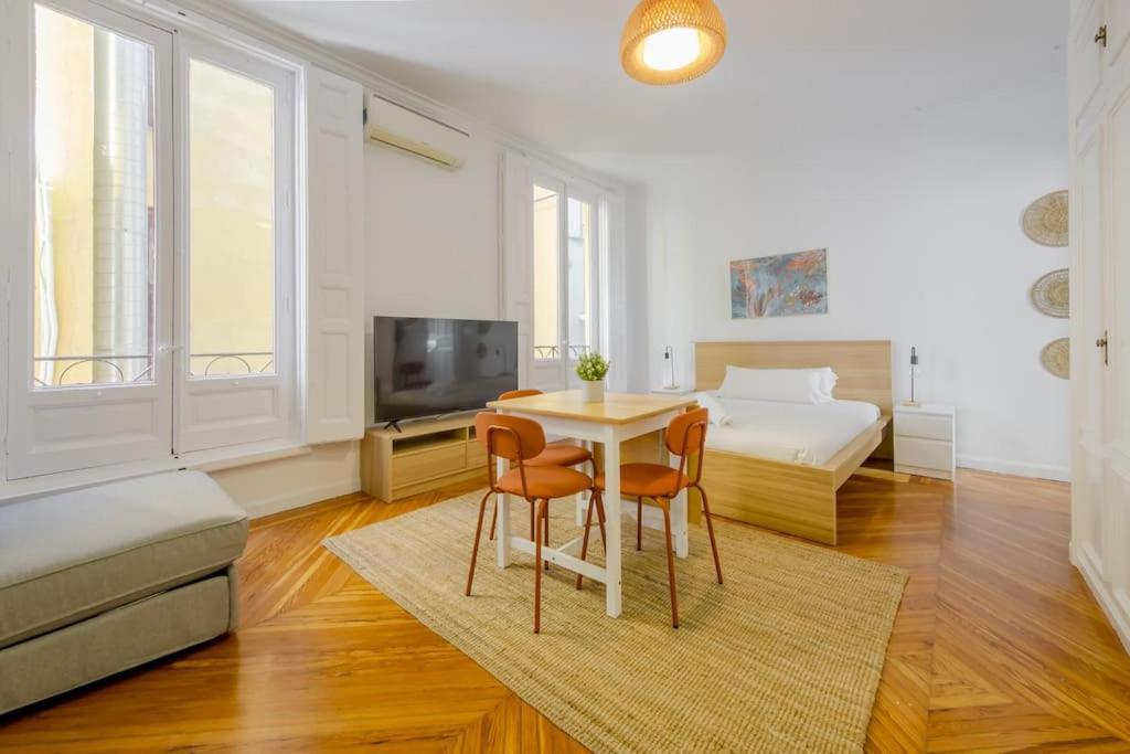 Petite E Chic Loft Para 3 En El Corazon De Madrid Esterno foto