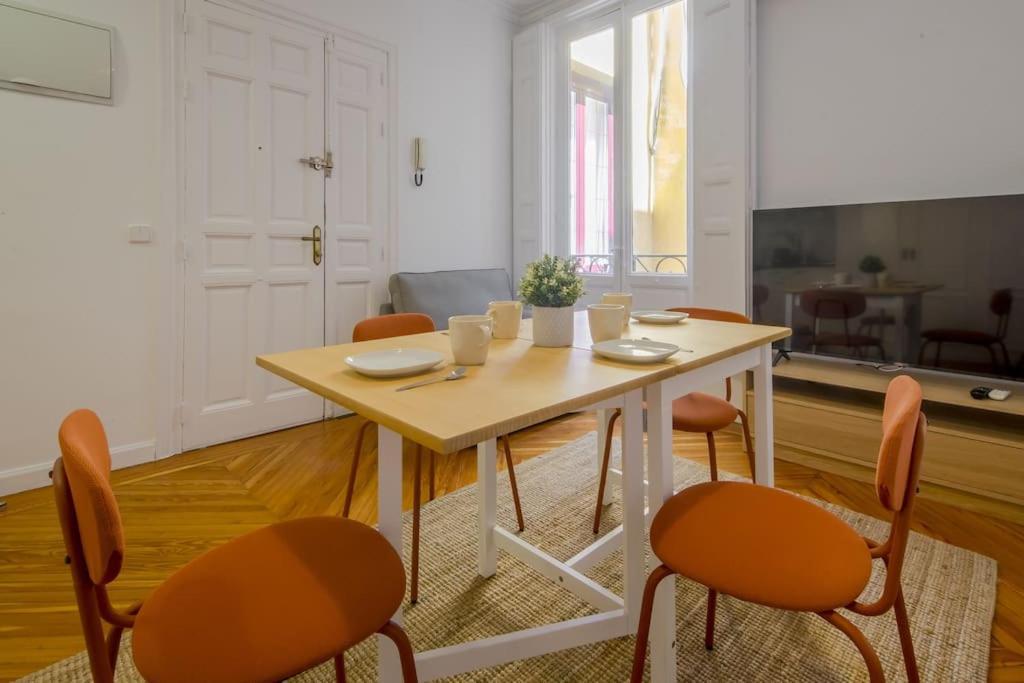 Petite E Chic Loft Para 3 En El Corazon De Madrid Esterno foto
