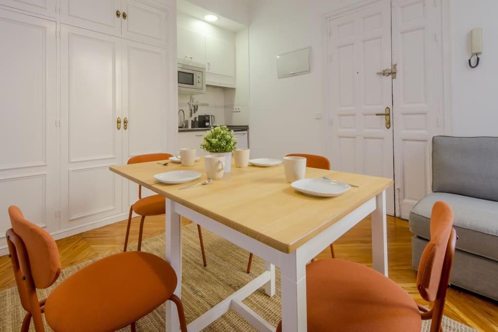 Petite E Chic Loft Para 3 En El Corazon De Madrid Esterno foto
