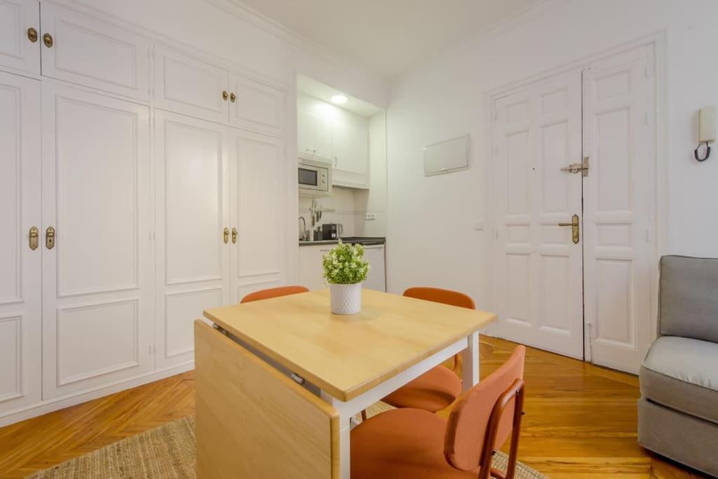 Petite E Chic Loft Para 3 En El Corazon De Madrid Esterno foto