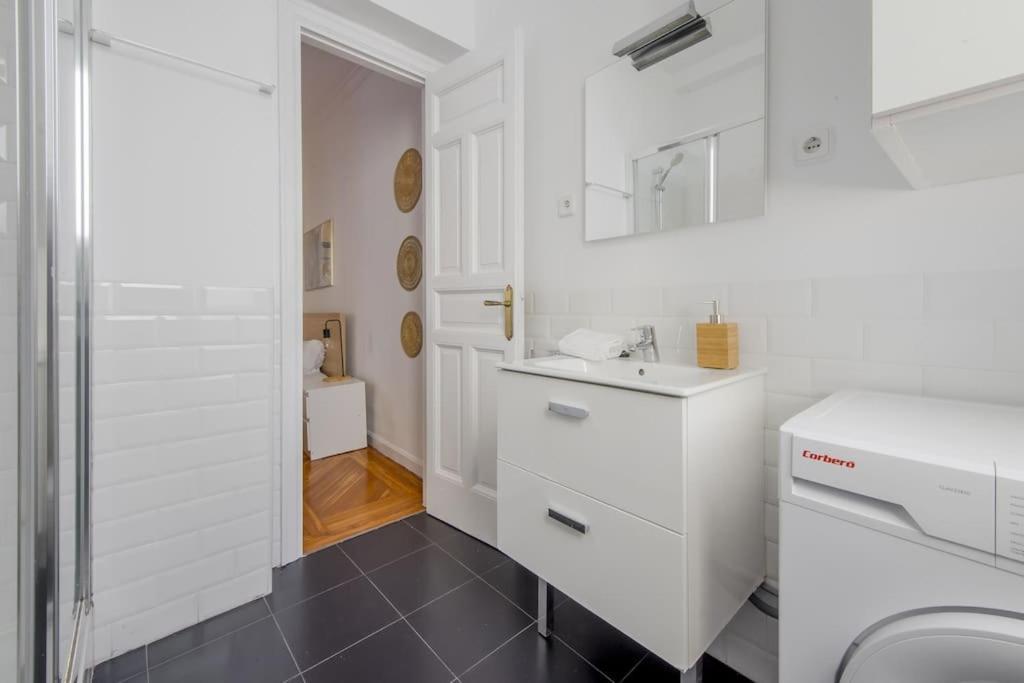 Petite E Chic Loft Para 3 En El Corazon De Madrid Esterno foto